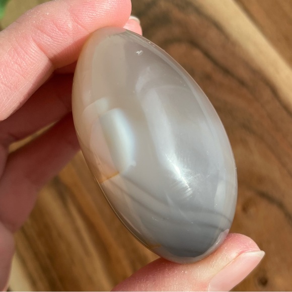 Orca Agate Palm Stone - Picture 7 of 17